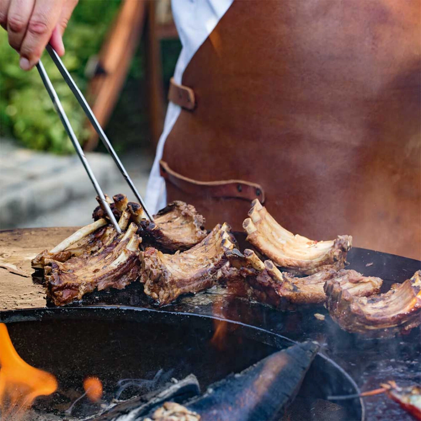 Brasero OFYR Island Noir 100 Tablette Teck + Housse 4 Brasero OFYR Island Noir 100 Tablette Teck + Housse – Image 2